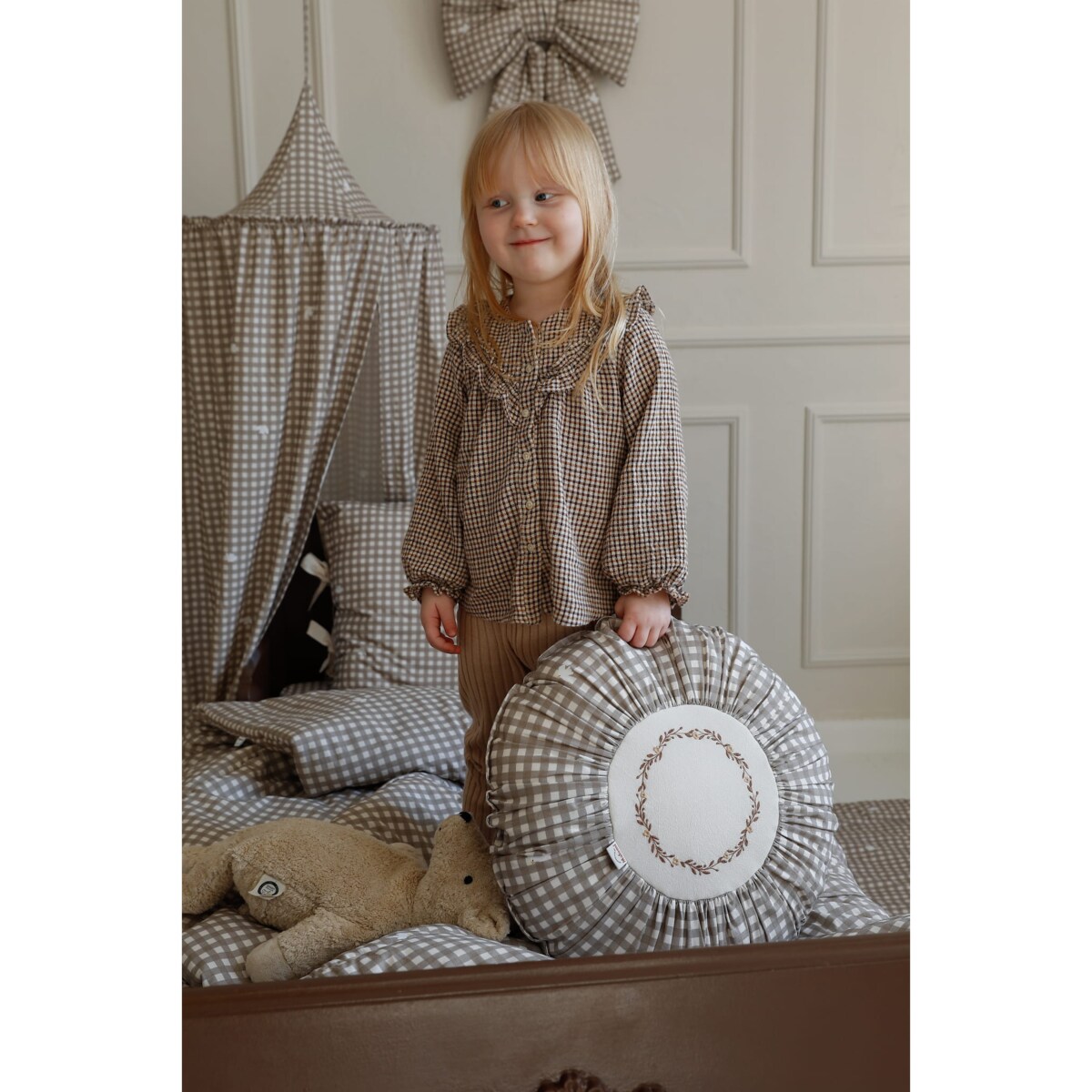 Poduszka dekoracyjna okrągła z haftem Countryside Check