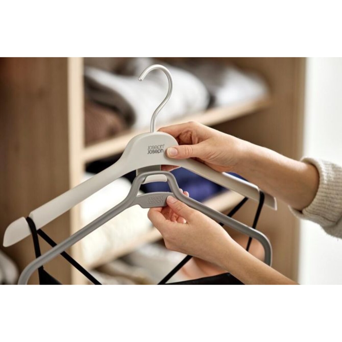 Zestaw 2 wieszaków na sukienki Orderly Joseph Joseph