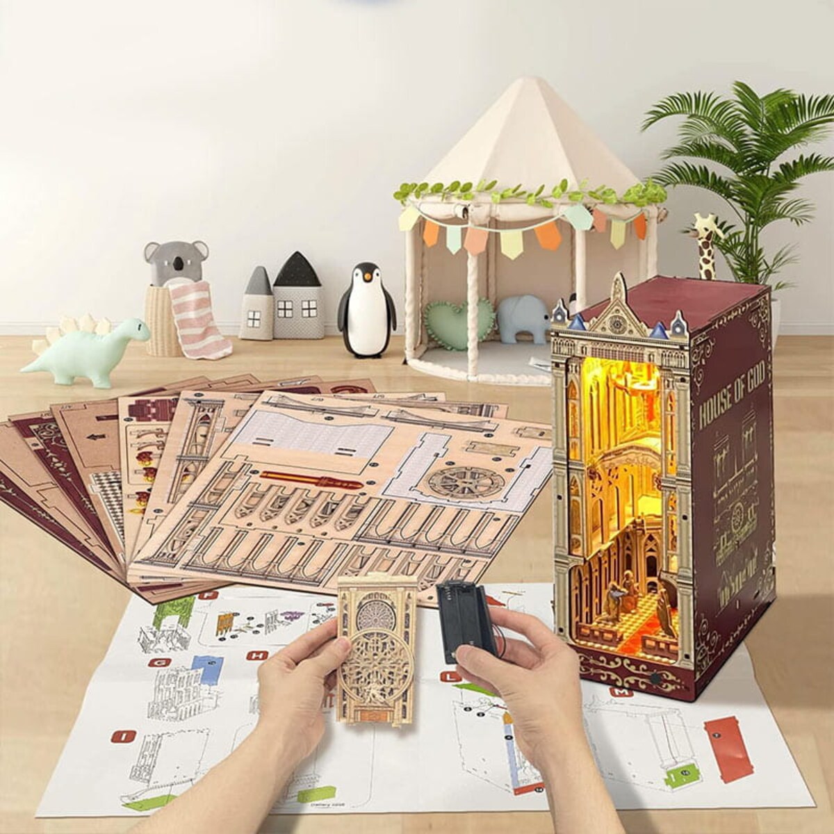 Miniaturowy domek Book Nook - Gotycka katedra