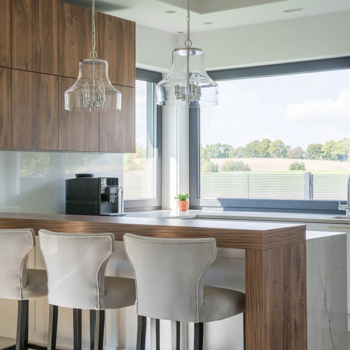 Wisząca lampa retro Prague szklany zwis na łańcuchu chrom