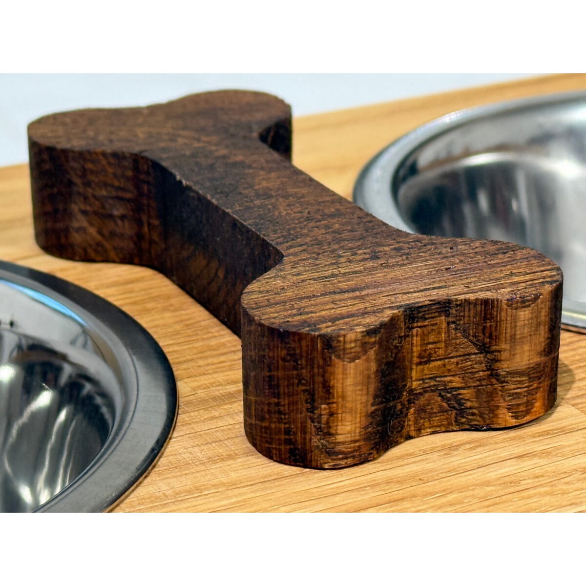 Miska dla psa na stojaku drewnianym L