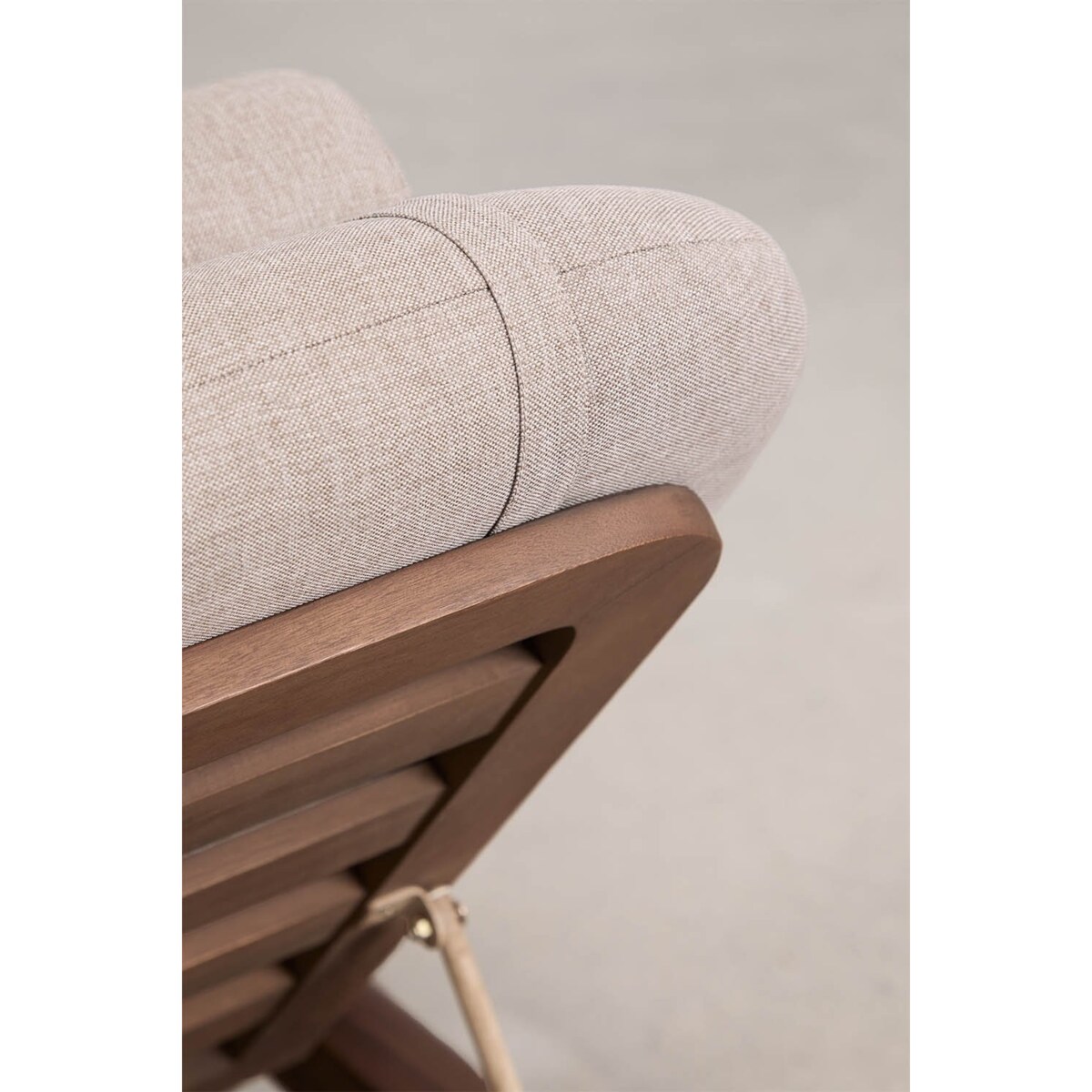 Leżak rozkładany z drewna akacjowego Uleno, ciemny