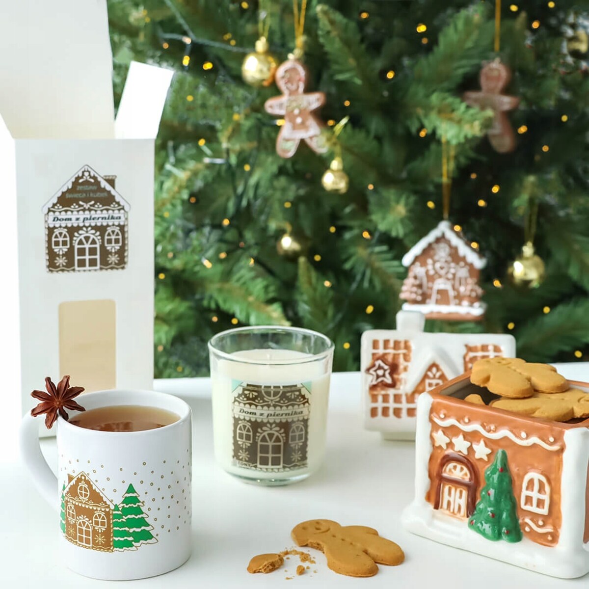 ŚWIĄTECZNY ZESTAW PREZENTOWY KUBEK DOM Z PIERNIKA ŚWIECA SOJOWA PREZENT UPOMINEK POD CHOINKĘ NA ŚWIĘTA GWIAZDKĘ MIKOŁAJA BOŻE NARODZENIE DLA KOBIETY FACETA MĘŻCZYZNY