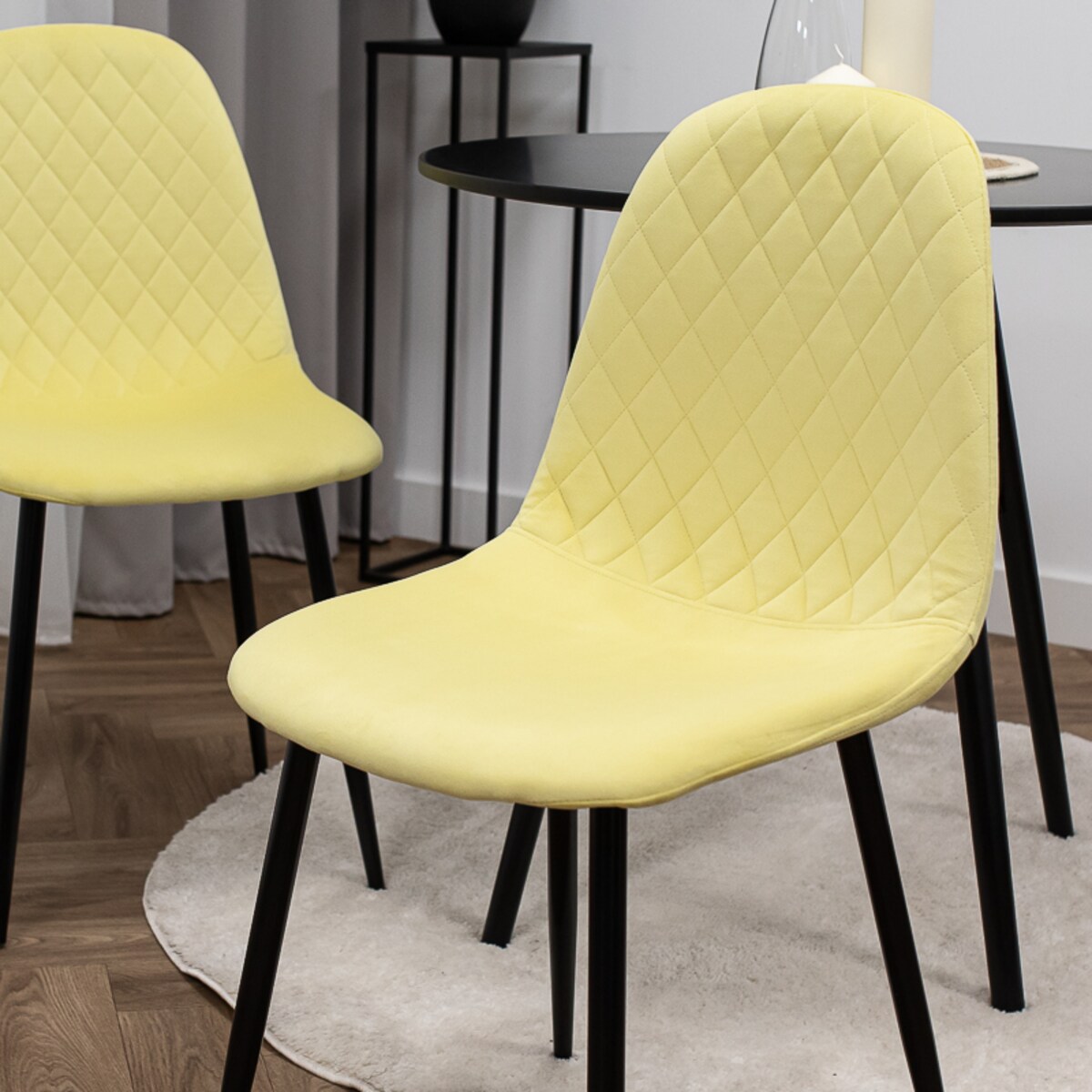 Krzesło tapicerowane welurowe pikowane nowoczesne żółte