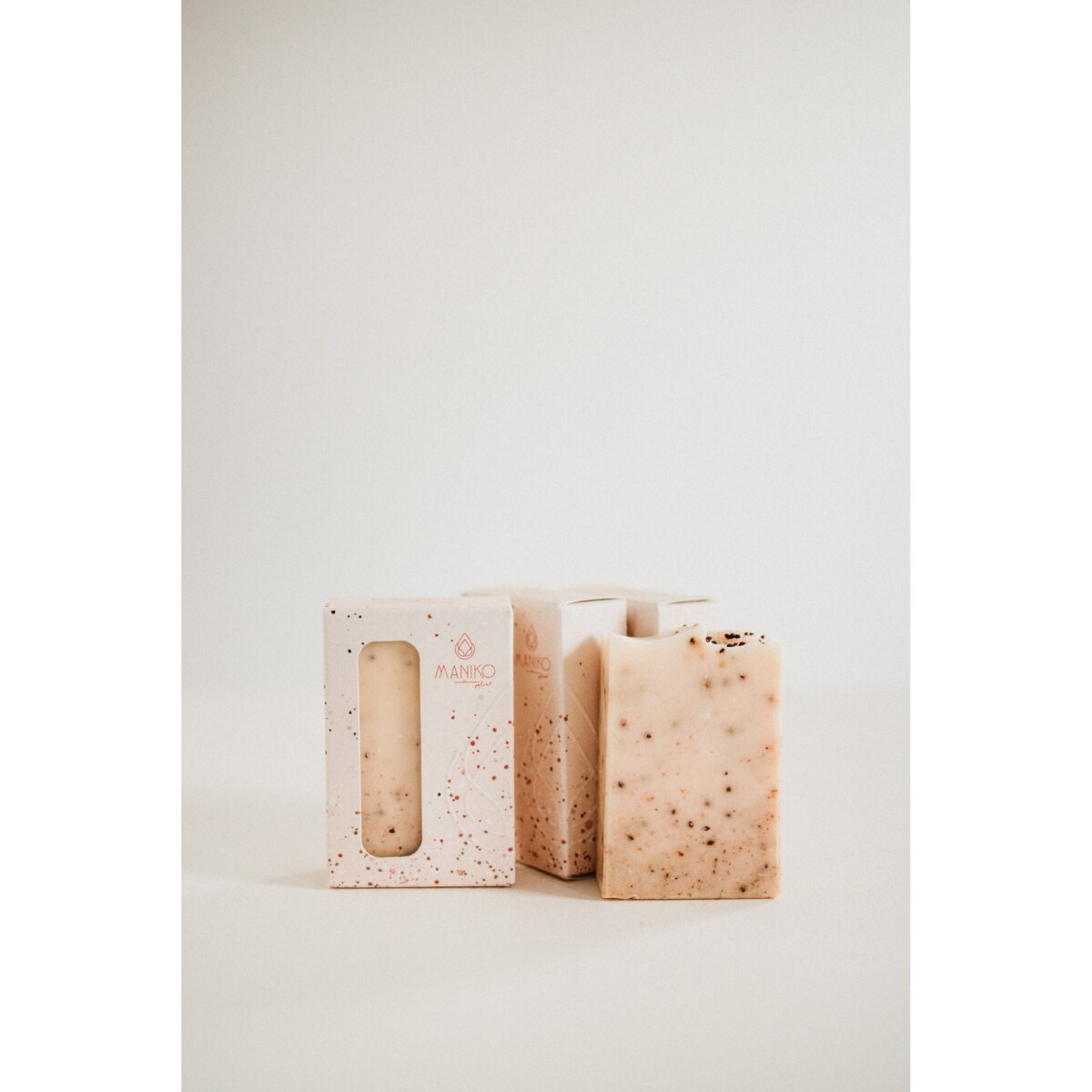 Peelingujące naturalne mydło z nasionami żurawiny - Natural peeling soap with cranberry seeds