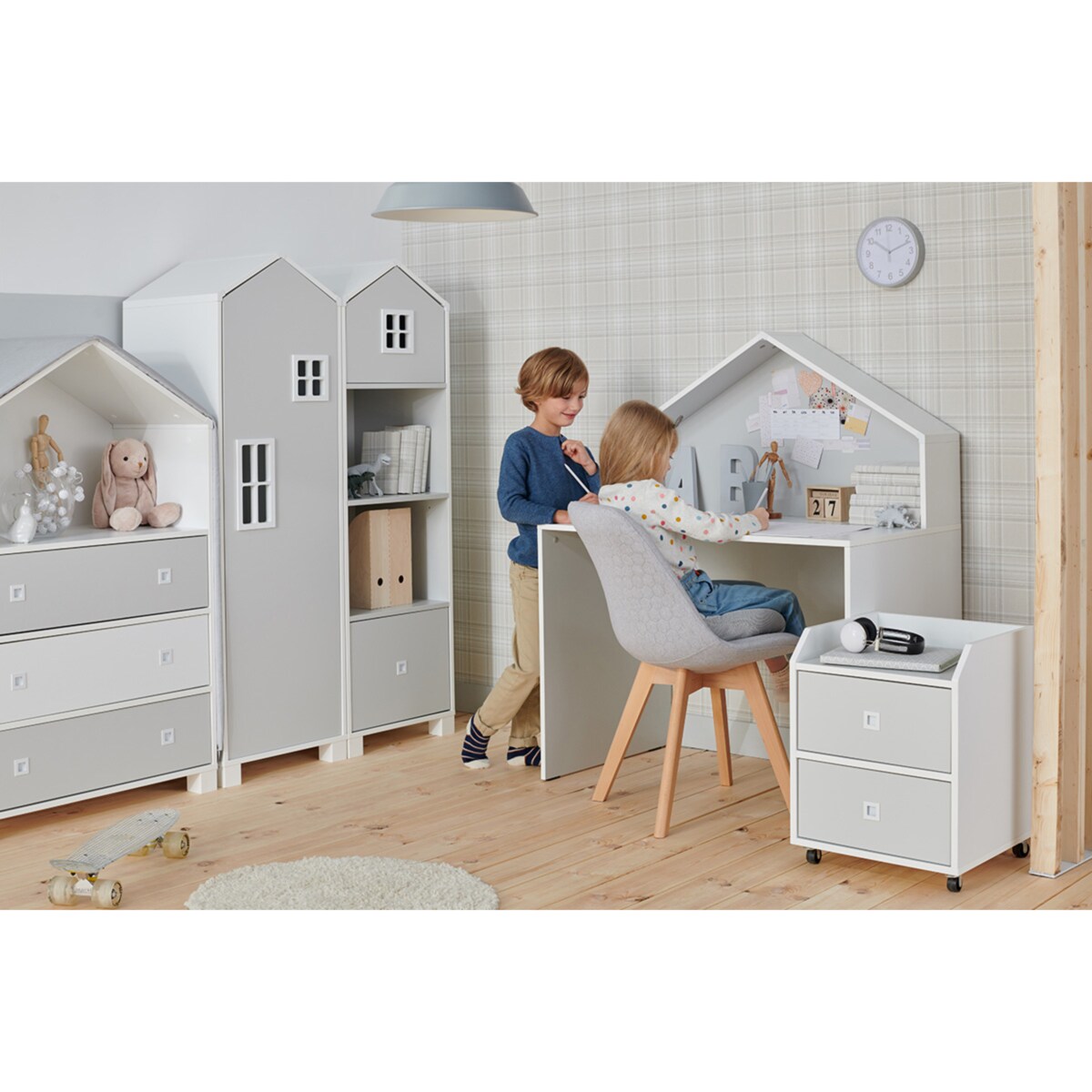 KONSIMO MIRUM Szare biurko w kształcie domku dla chłopca