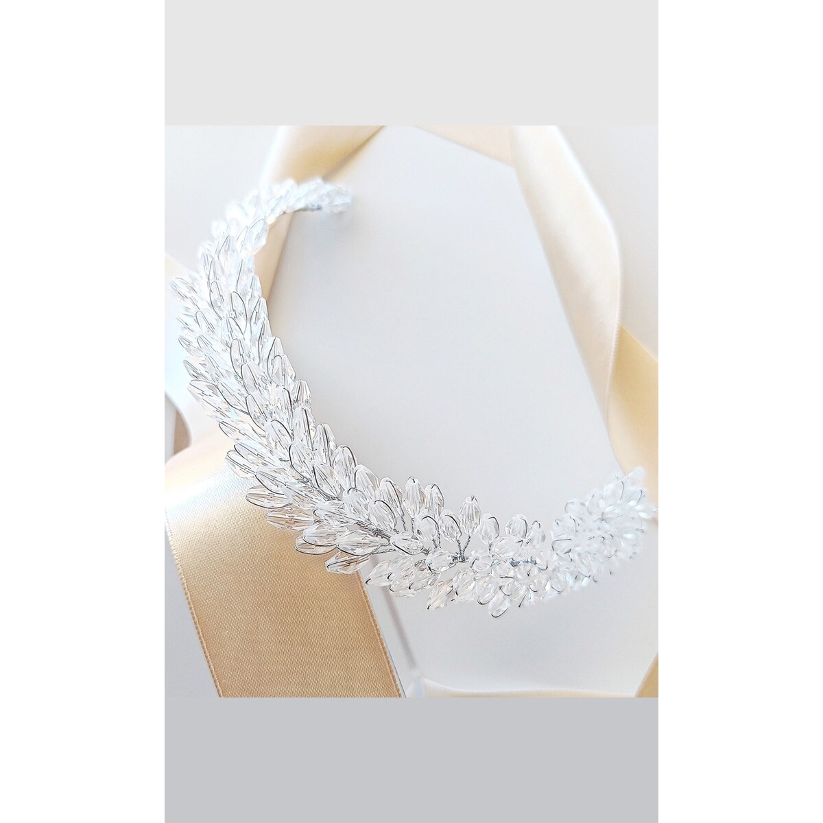 Szeroka srebrna opaska gałązka do włosów z kryształkami