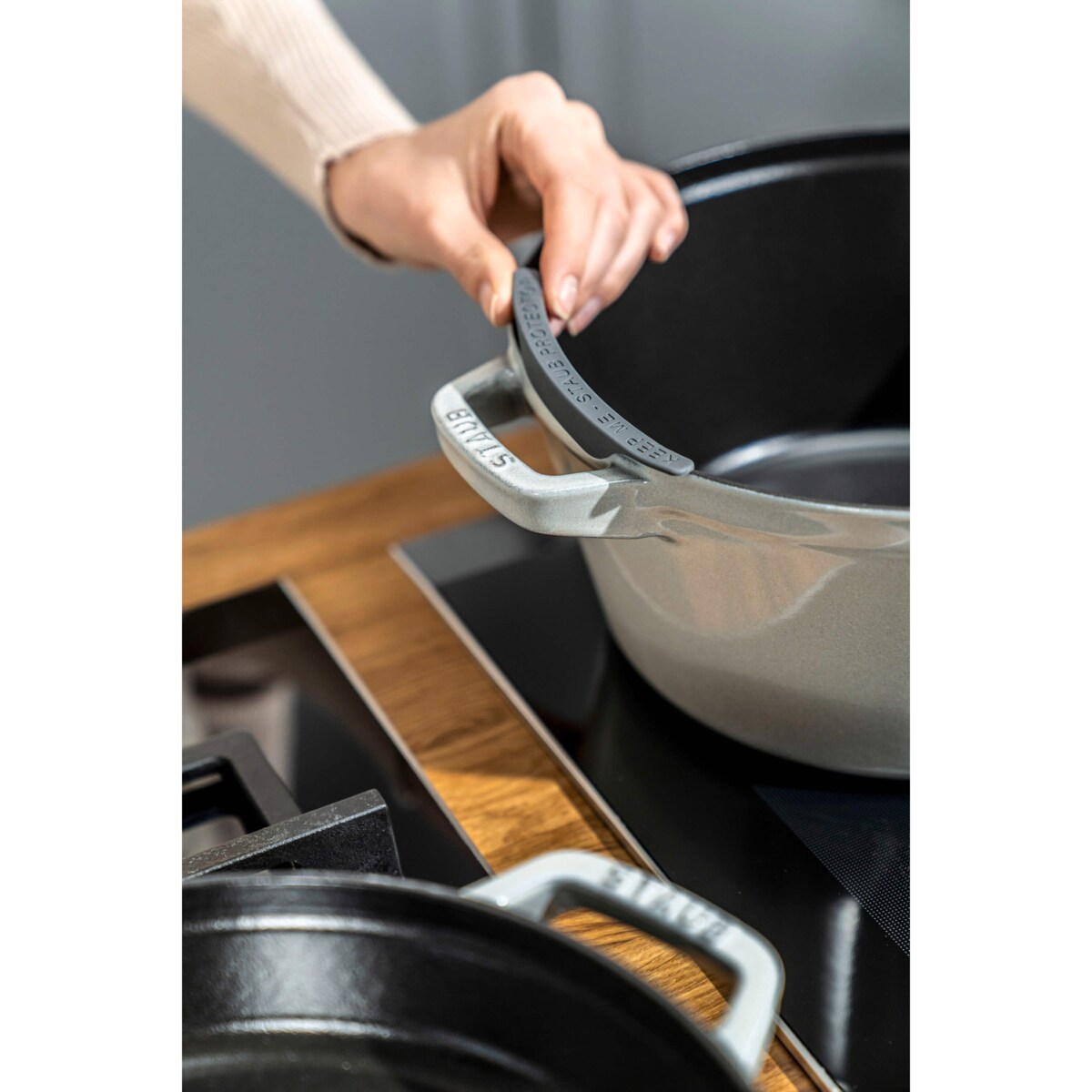 Zestaw 3 naczyń żeliwnych z pokrywką Staub - 24 cm, Biała trufla