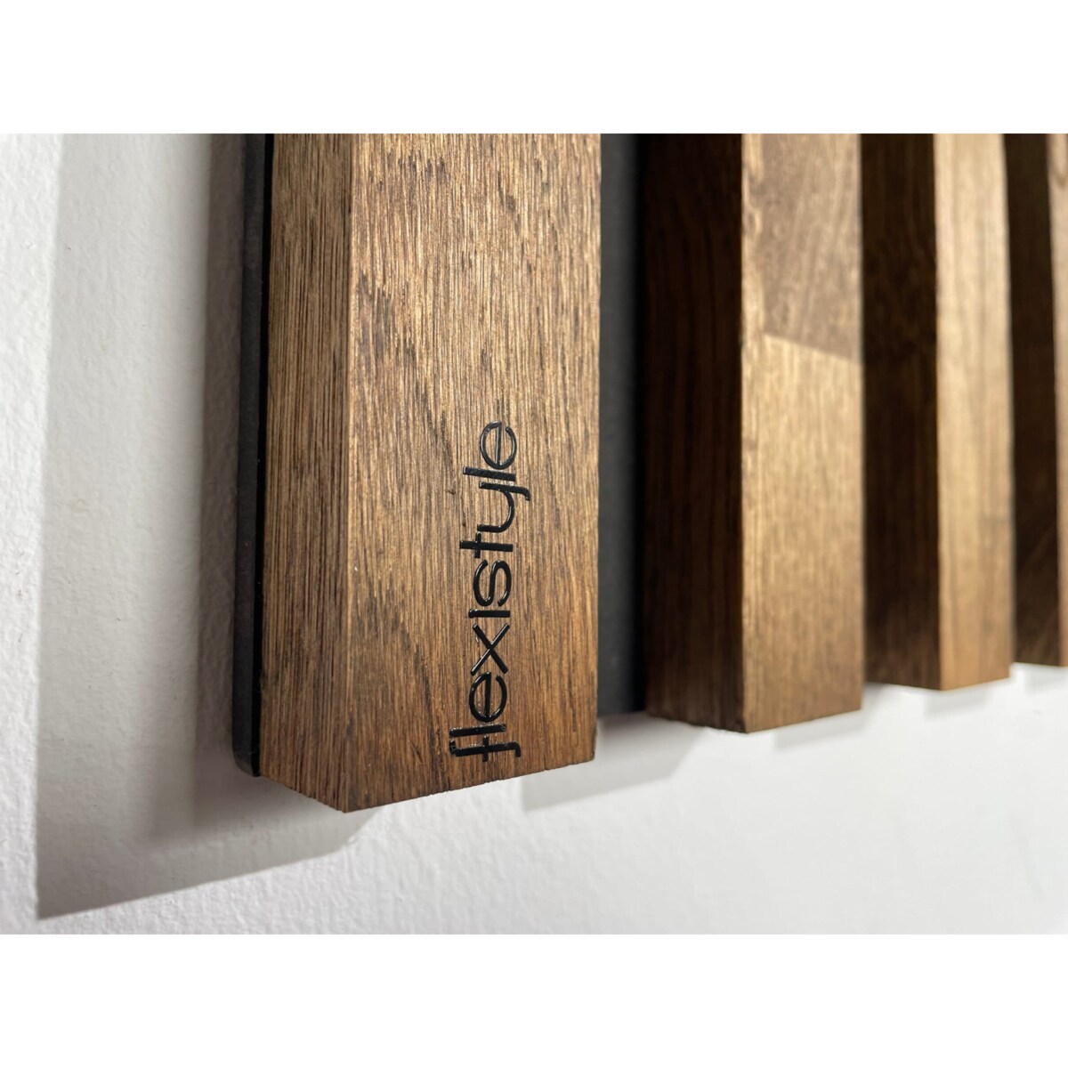 Drewniany wieszak na klucze Lamele 40cm brązowy