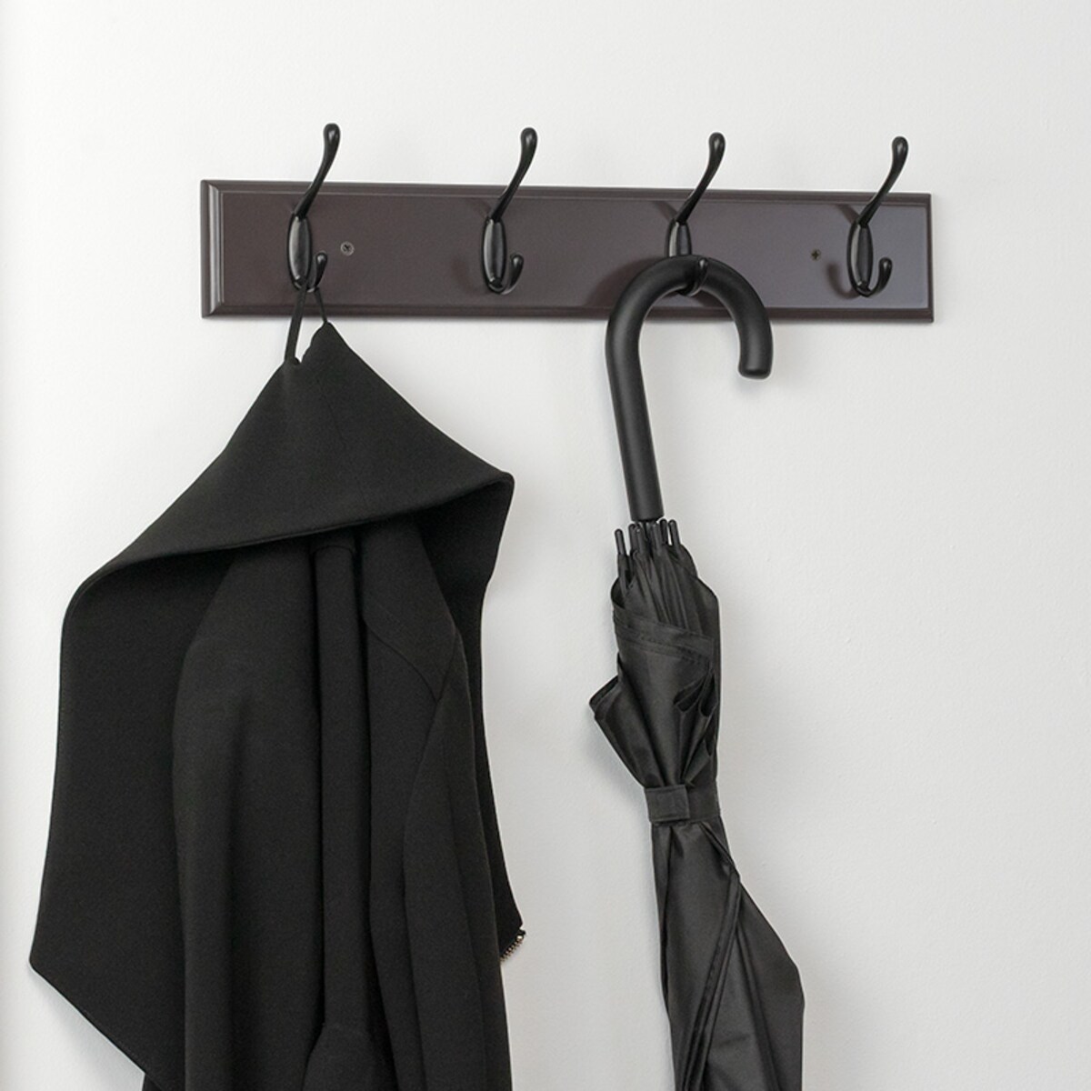 Wieszak ścienny do przedpokoju drewniany klasyczny haczyki