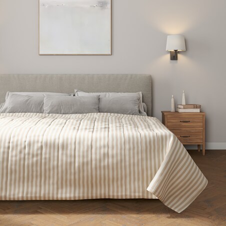 Narzuta pikowana w pasy 130x210 beżowo-białe pasy (1,5cm)