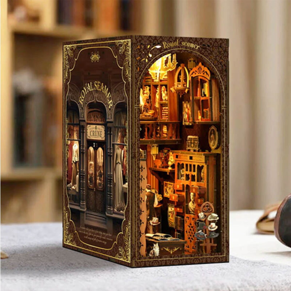Miniaturowy domek Book Nook - Królewski krawiec