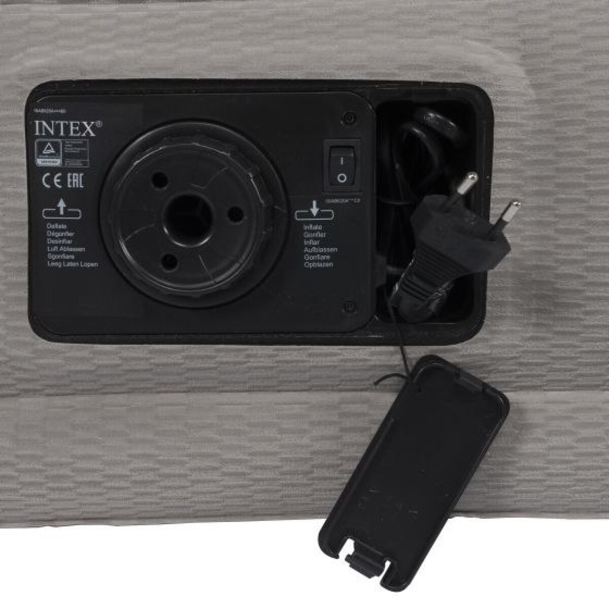 Materac welurowy z pompką elektr 203x152x51 cm INTEX