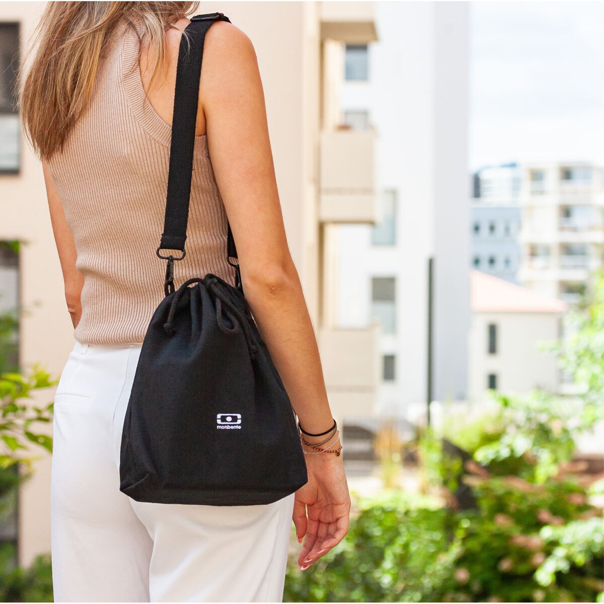 Lunchbag termiczny z paskiem Fresh Black, 5700 ml, Monbento