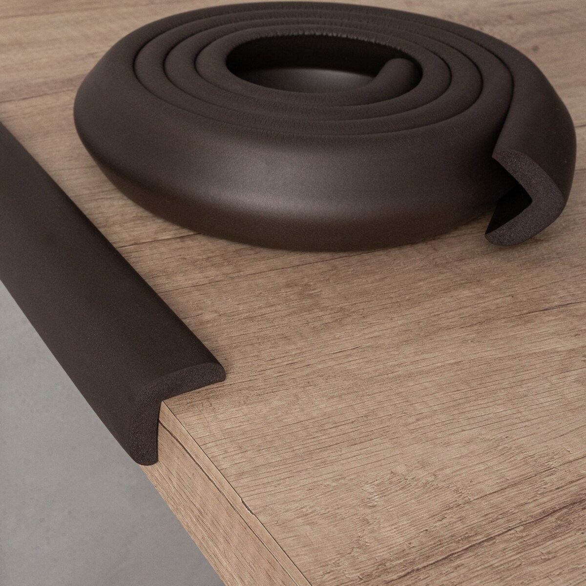 taśma piankowa zabezpieczająca ostre krawędzie mebli, sipo, 2 metry, brązowa