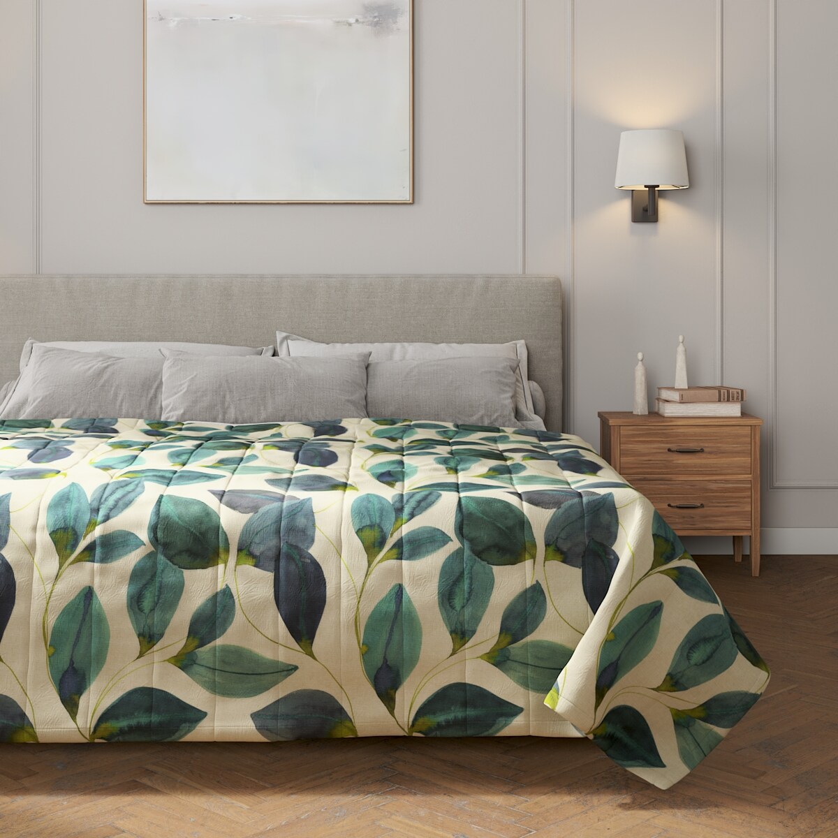 Narzuta pikowana w pasy 260x210 liście w kolorze szmaragdowej zieleni z fioletem na lnianym tle