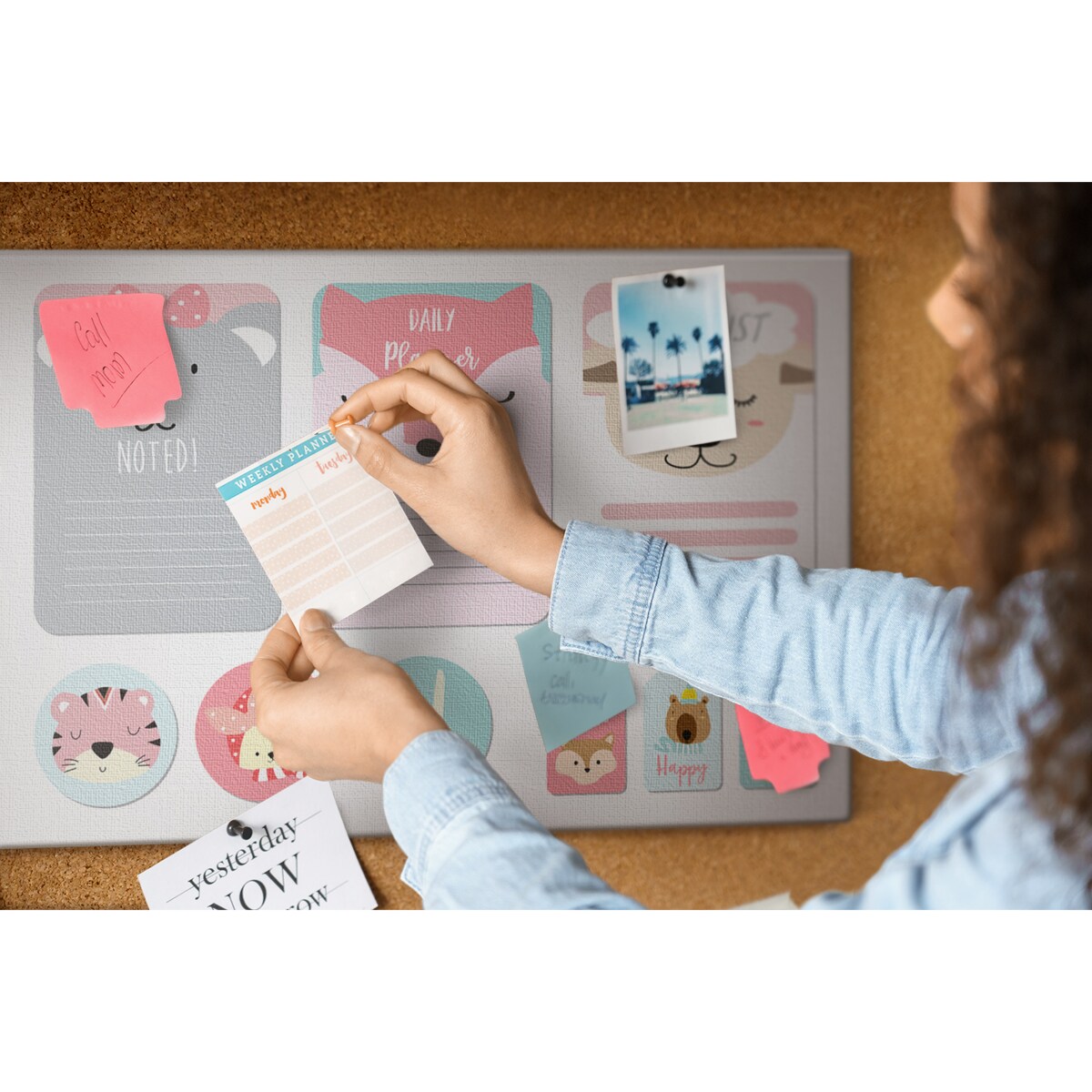 Tablica korkowa Zwierzątka 60x40cm - drewniane pinezki