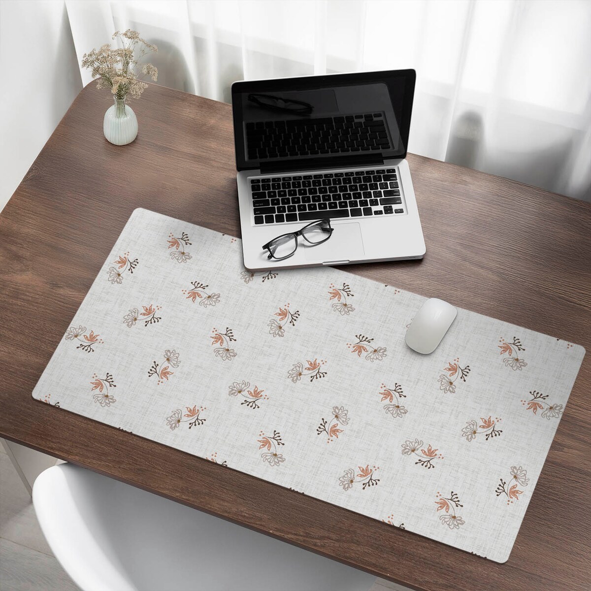 Beżowa mata na biurko Delikatne kwiaty retro, 100x50 cm