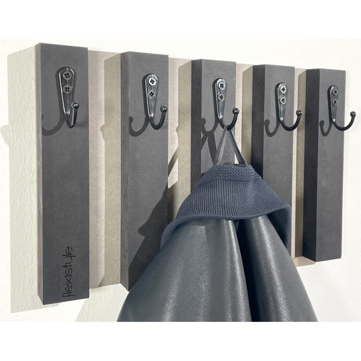 Drewniany wieszak na klucze Lamele 30cm czarny