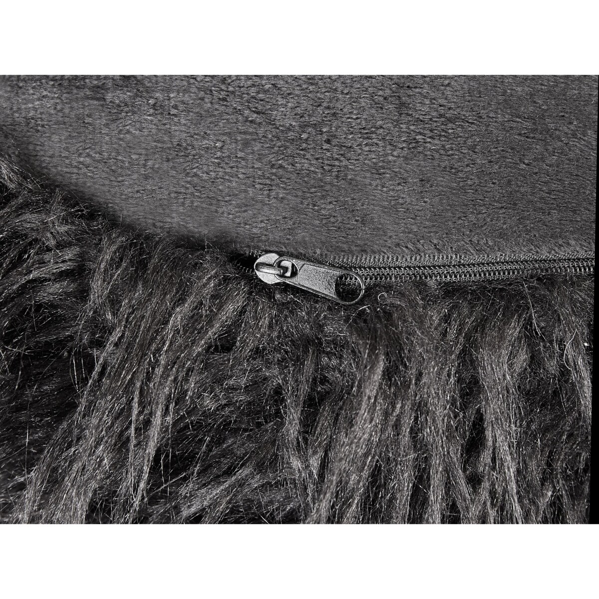 Puf futrzany 50 x 50 x 30 cm czarny MUKKI