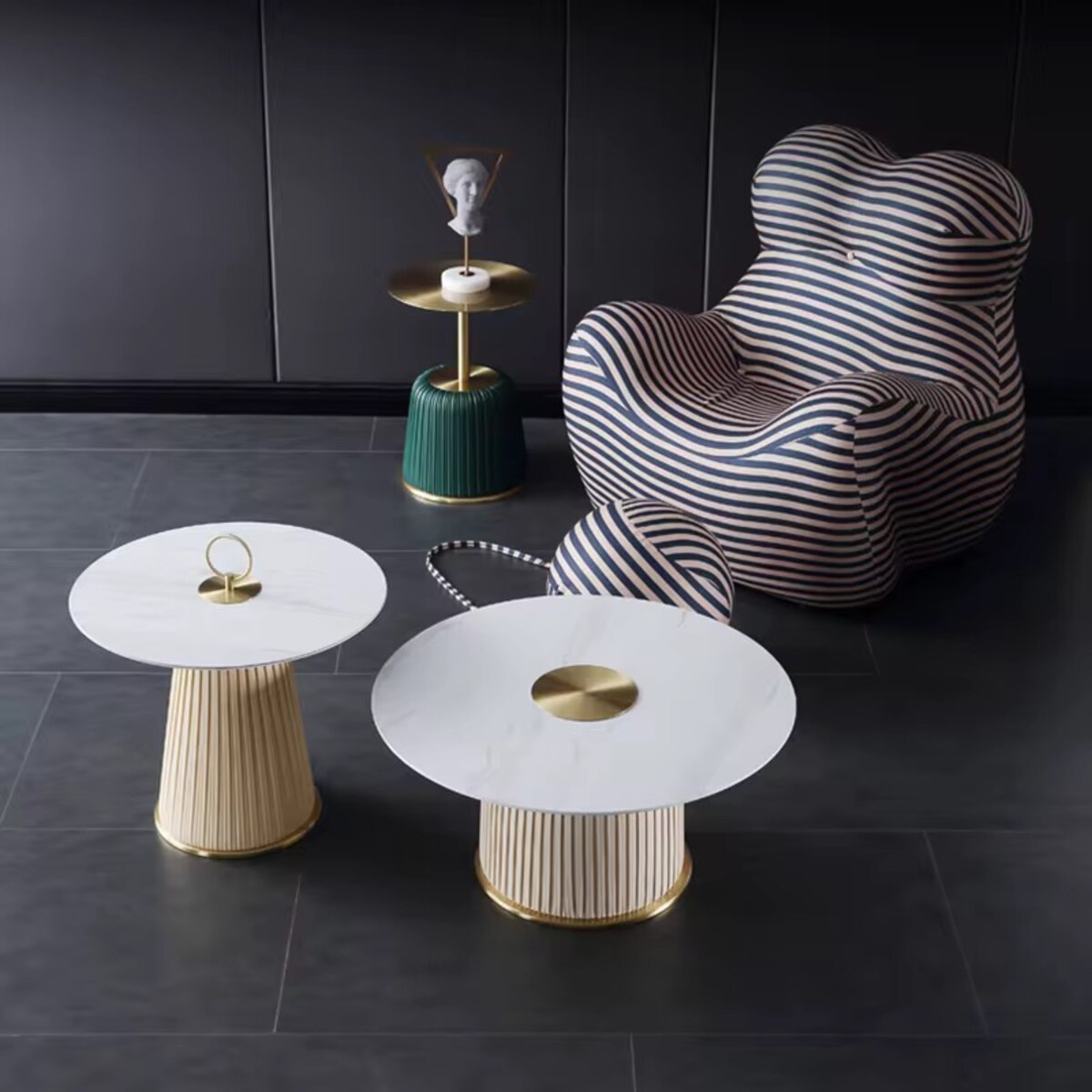 Złoty stolik kawowy plisowany Premium z kamiennym blatem Blanka 60x60x50