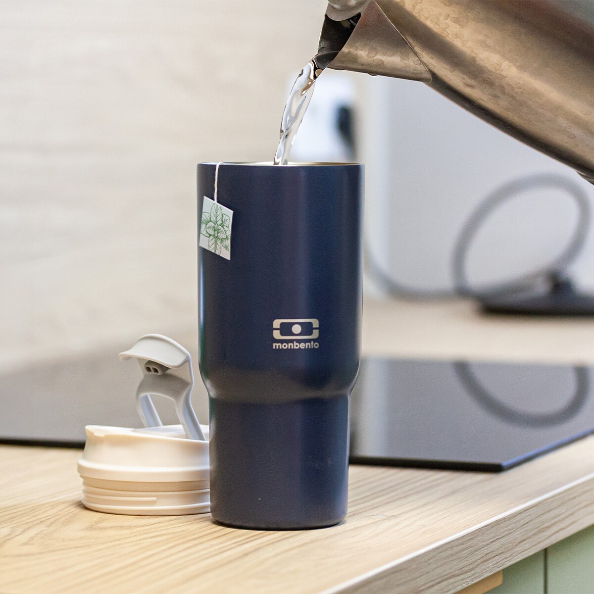 Monbento Travel Mug kubek termiczny 0,6 l Blue Infinity