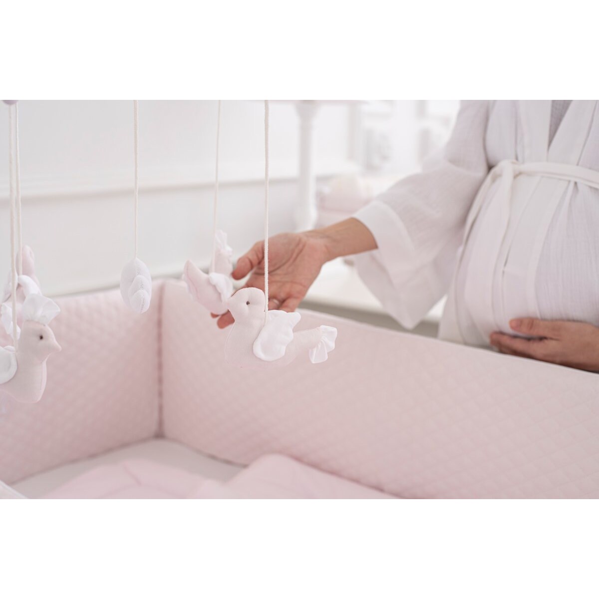 Karuzelka z pudrowymi ptaszkami