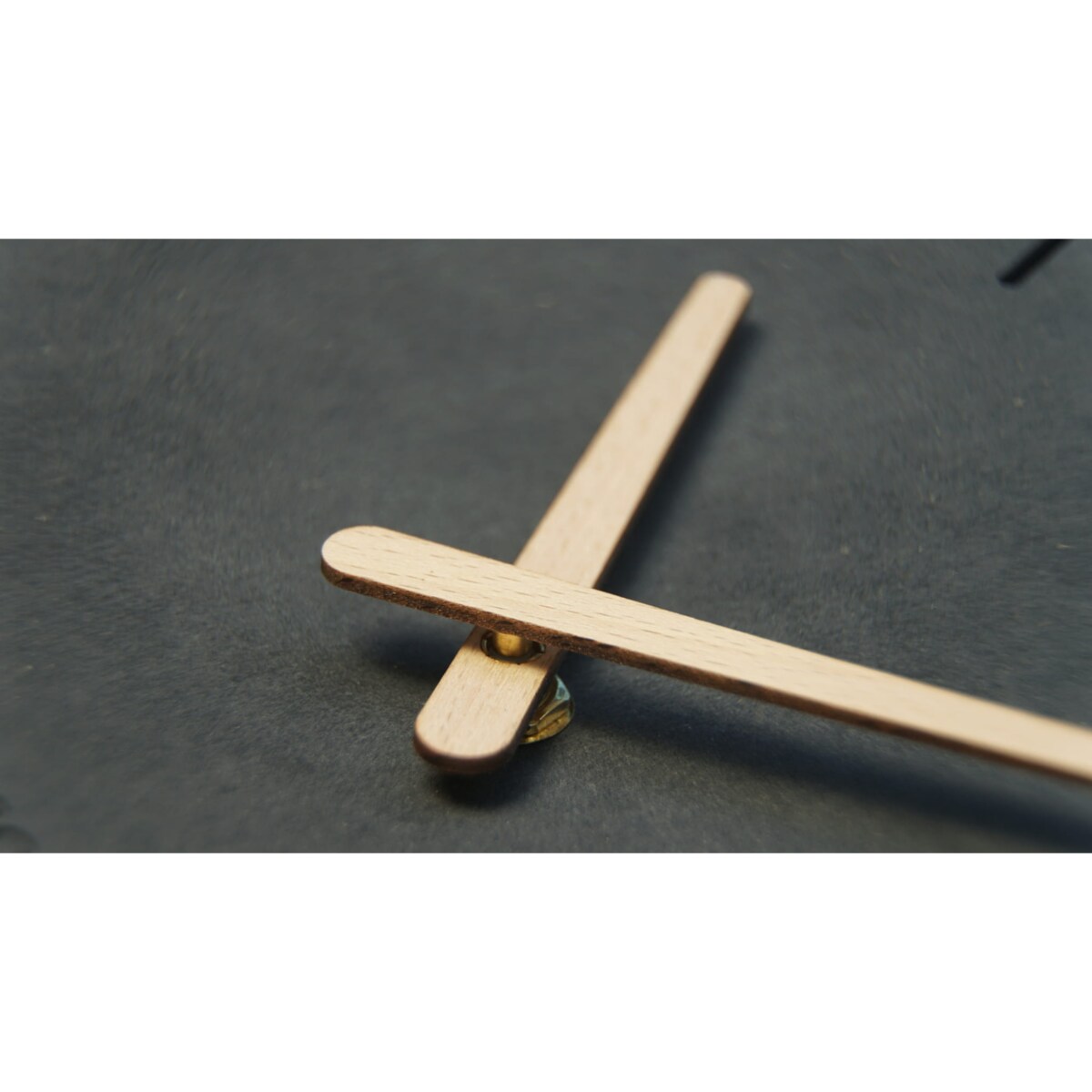 Zegar ścienny do salonu 3EKO czarny 30cm