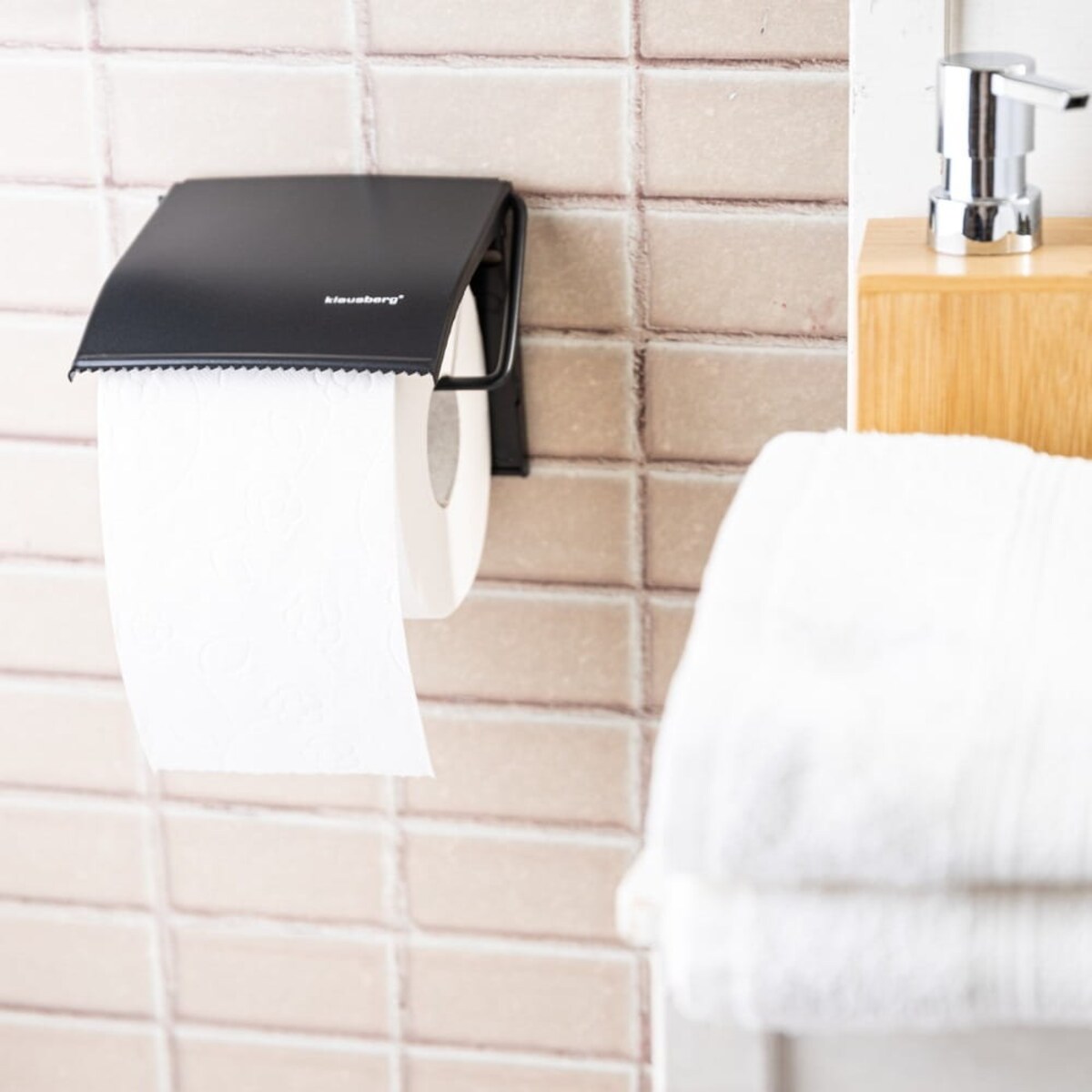 Uchwyt na papier toaletowy KLAUSBERG czarny matowy