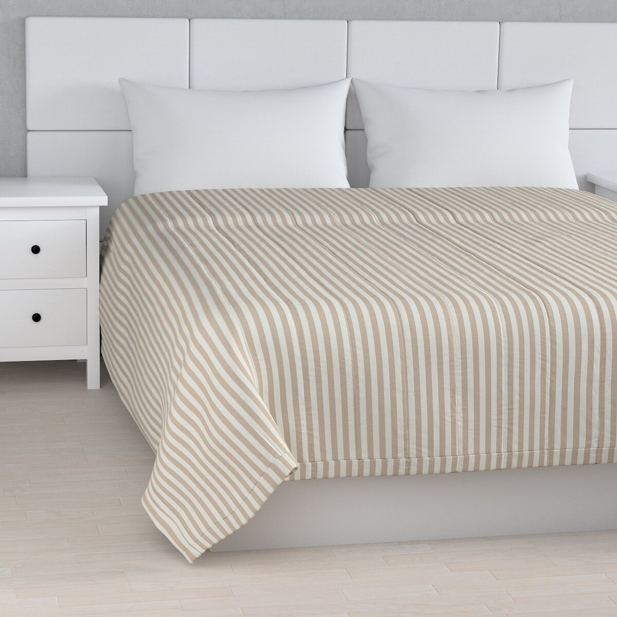 Narzuta pikowana w pasy 260x210 beżowo-białe pasy (1,5cm)