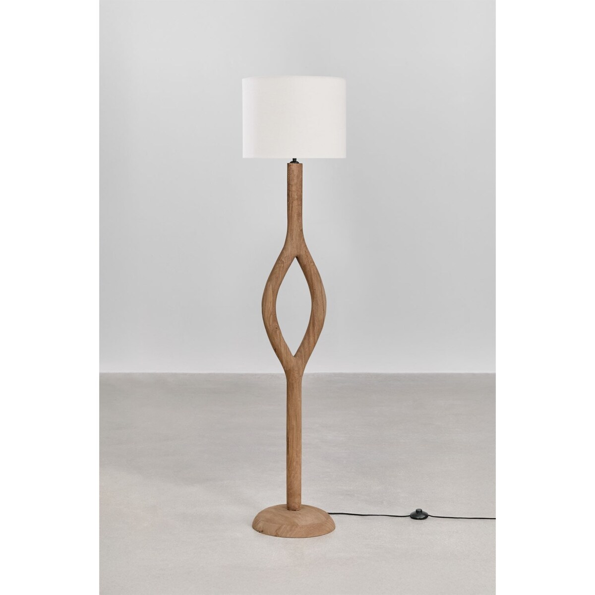 Lampa podłogowa Gracia z drewna mango, 165 cm