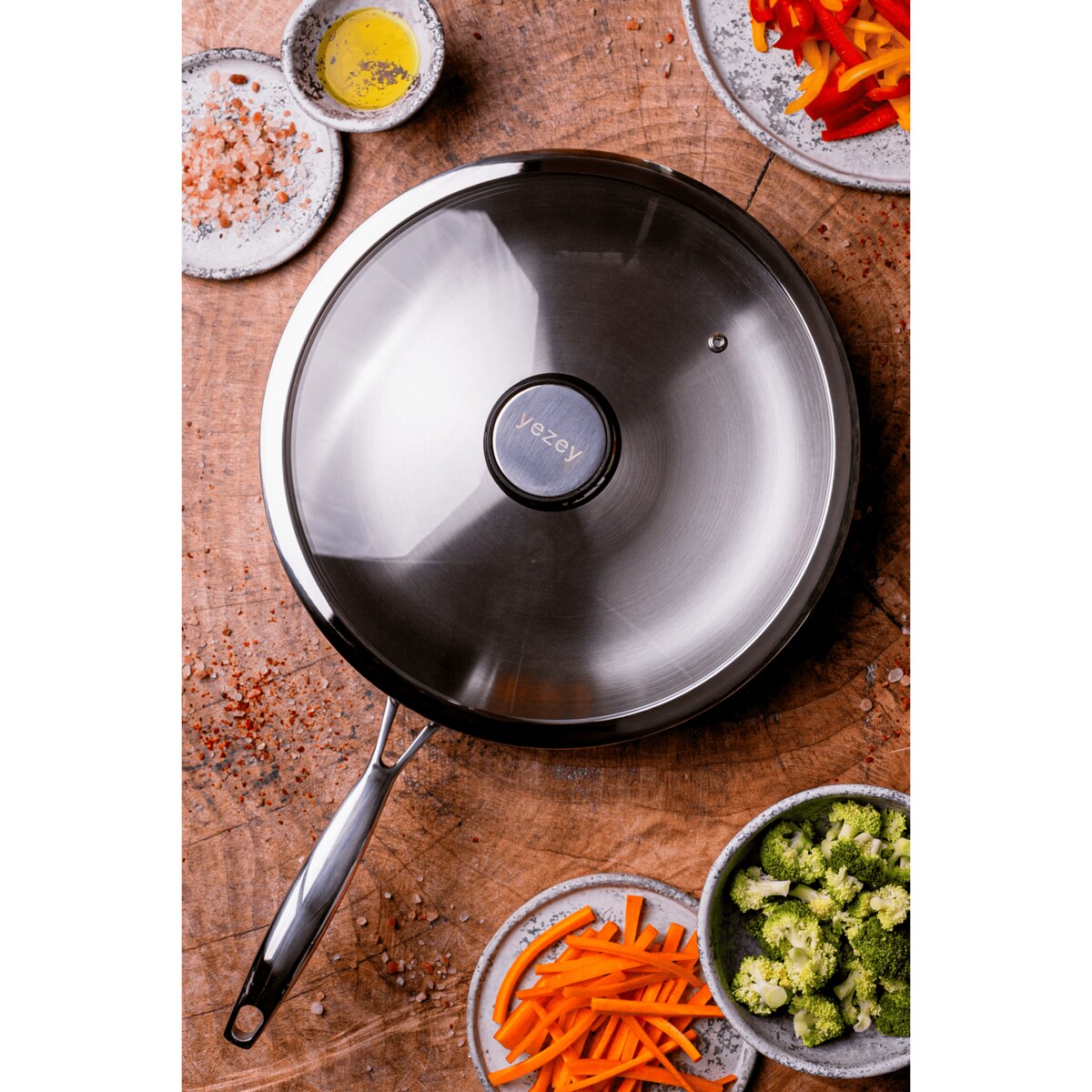 Profesjonalna patelnia stalowa Hikari 28 cm z pokrywką Na indukcje Na gaz Nierdzewna