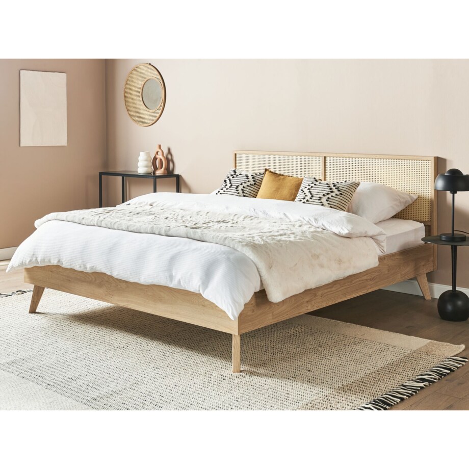 Łóżko rattanowe 180 x 200 cm jasne drewno MONPAZIER