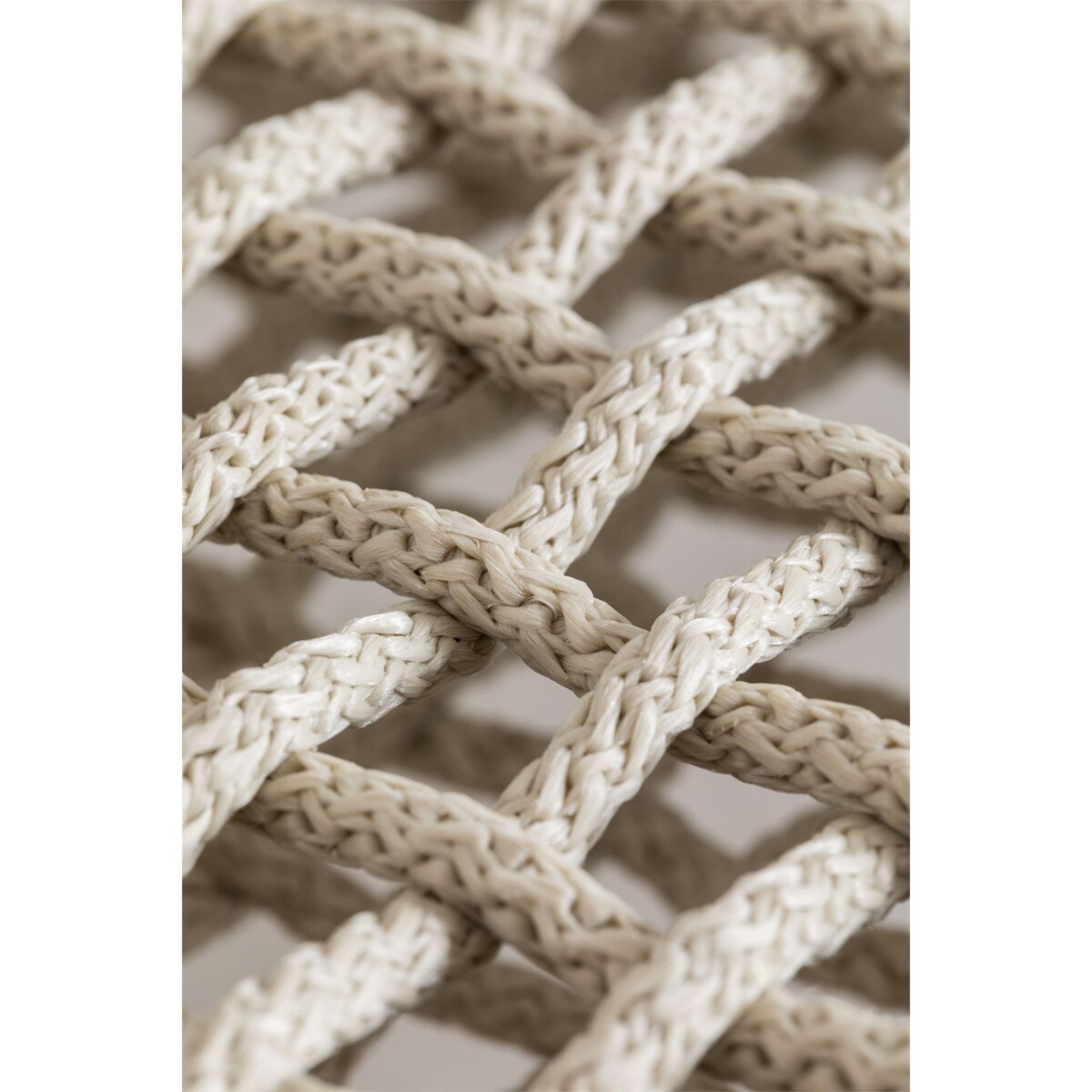 Krzesło drewniane z podłokietnikami i plecionką Ugmen czarne