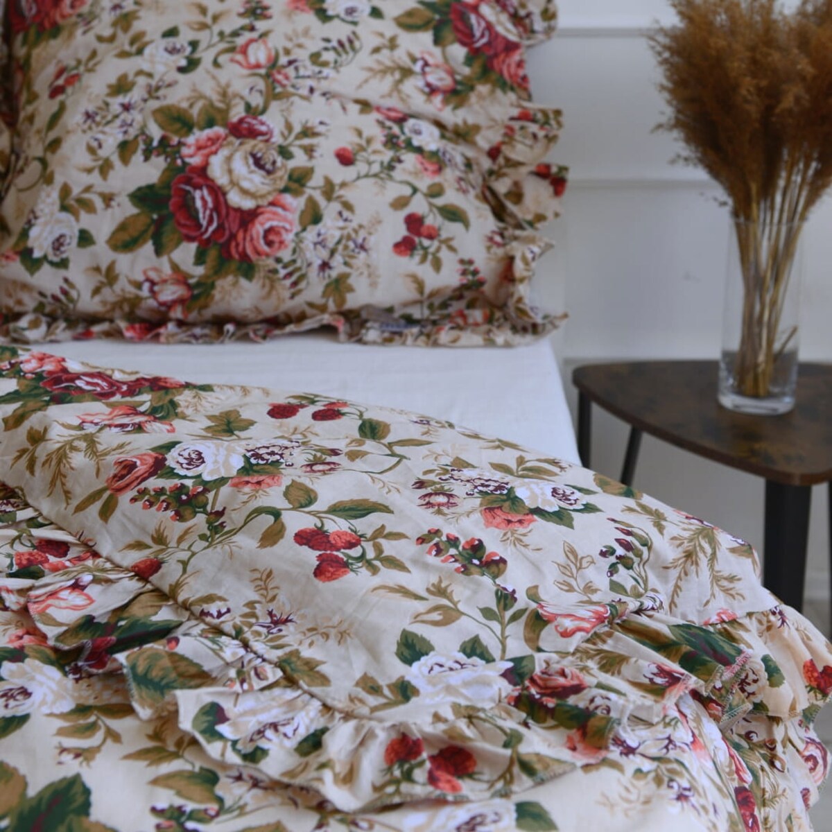 Pościel bawełniana z falbanką róże i maliny 140x200 + 50x60