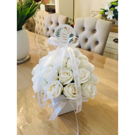 FLOWER BOX KWIATY mydlane BIAŁE na I KOMUNIA ŚWIĘTA prezent pamiątka róże