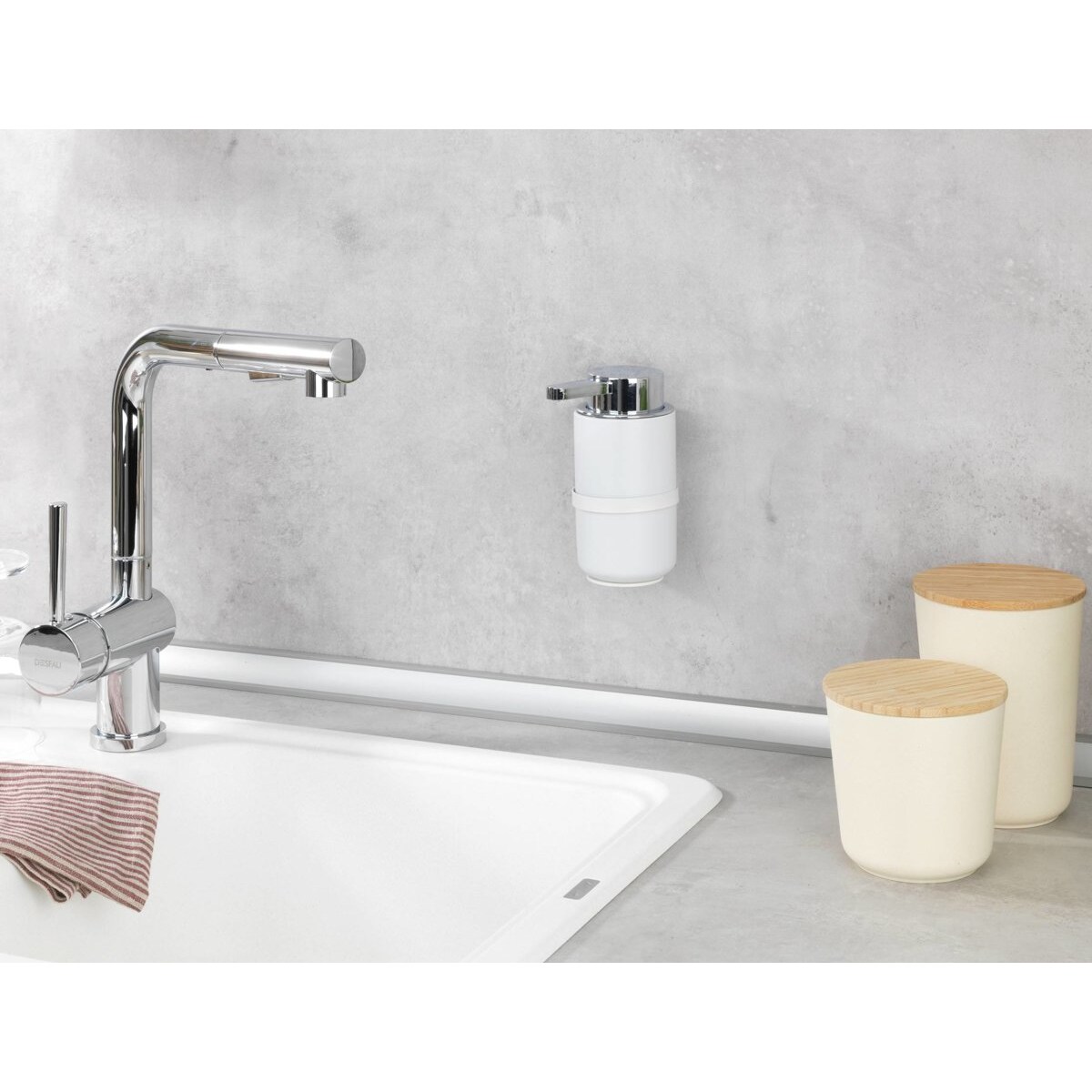 Dozownik do mydła w płynie WOYA, ścienny, 250 ml, WENKO