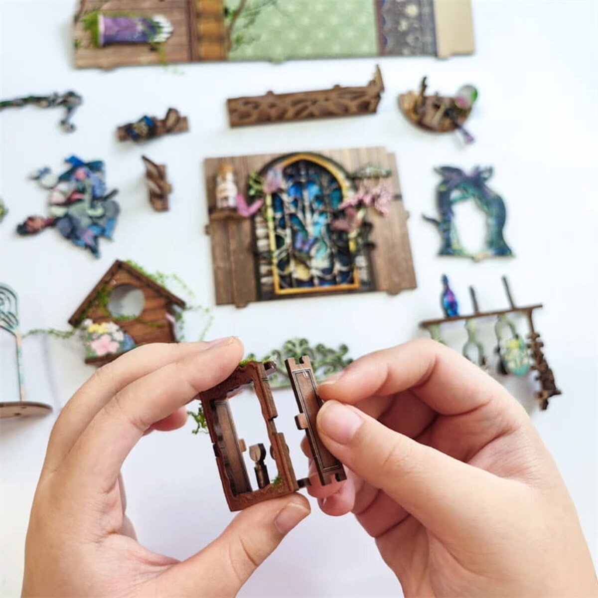Miniaturowy domek Book Nook - Czarodziejki lasu