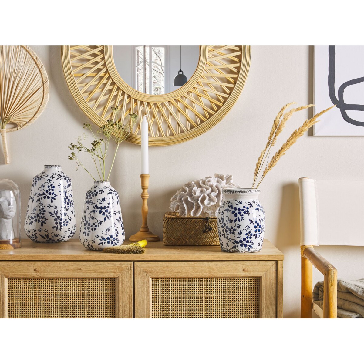 Wazon na kwiaty ceramiczny 20 cm biały z niebieskim MARONEIA