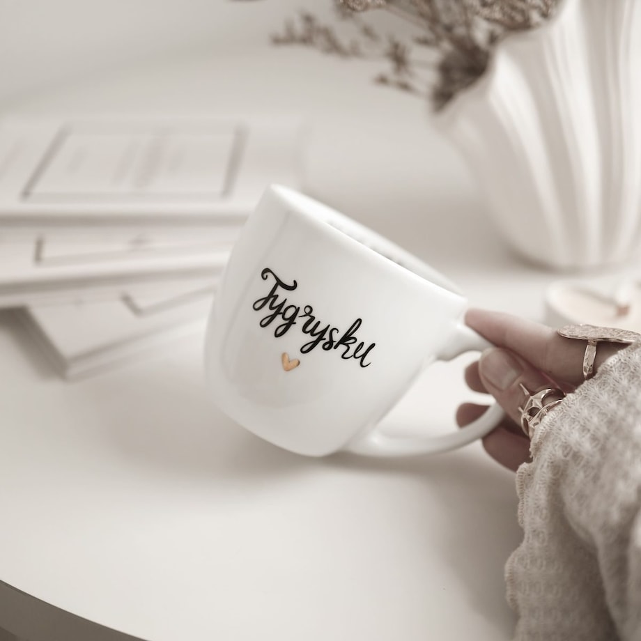 Biały Kubek Porcelanowy 300 ml - Napis Dzień Dobry Tygrysku ze Złotym Sercem dla Partnera na Rocznicę