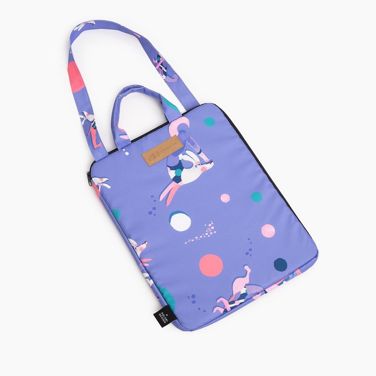 Etui na laptop "Pies z głową w dół"