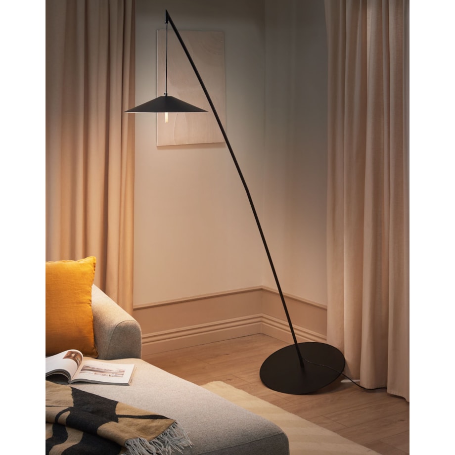 Lampa podłogowa metalowa czarna COMALIE