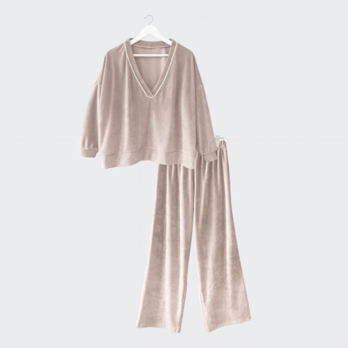 Welurowy zestaw beżowa bluza z perełkami przy dekolcie i spodnie - S/M