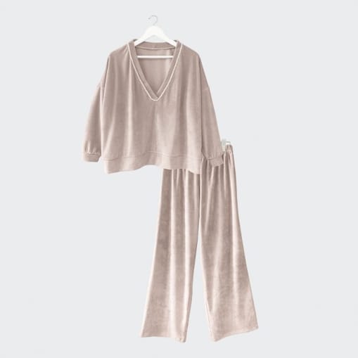 Welurowy zestaw beżowa bluza z perełkami przy dekolcie i spodnie - S/M