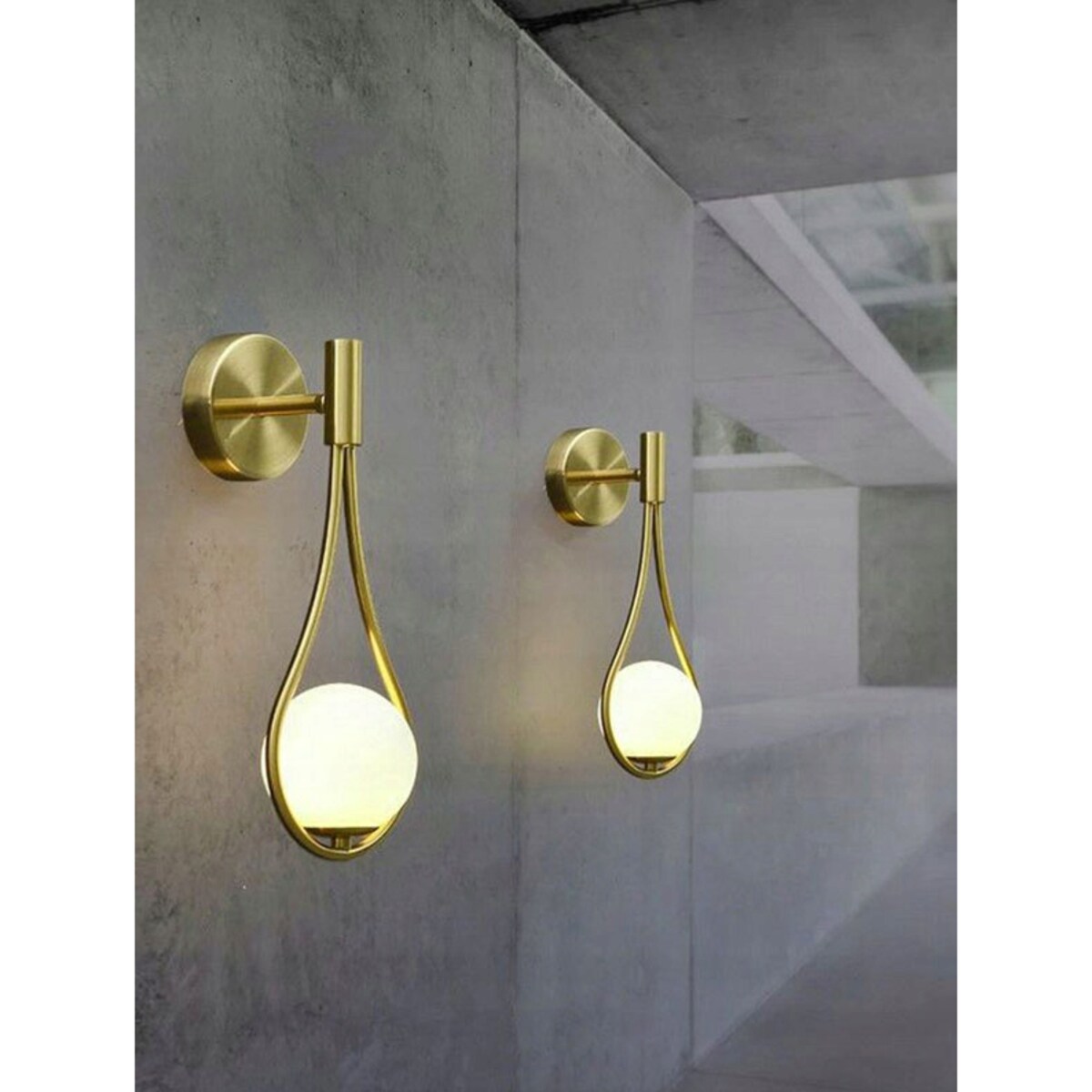 Lampa Ścienna Kinkiet Szklany Kula Mleczna Gold