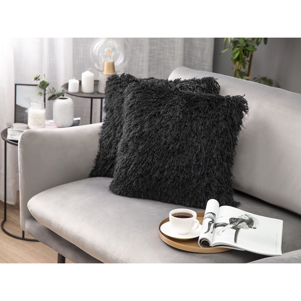 2 poduszki dekoracyjne włochacze 45 x 45 cm czarne CIDE