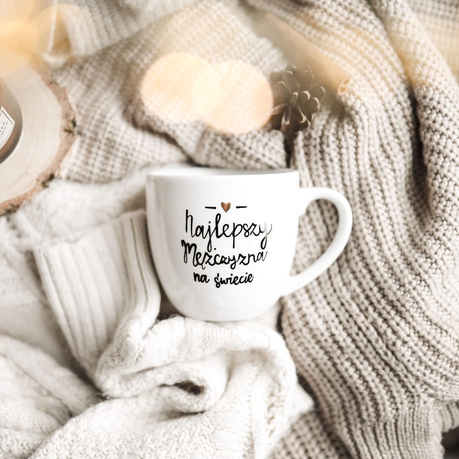 Biały kubek porcelanowy 300 ml - Złote serce i napis najlepszy mężczyzna na świecie na dzień mężczyzny dla mężczyzny