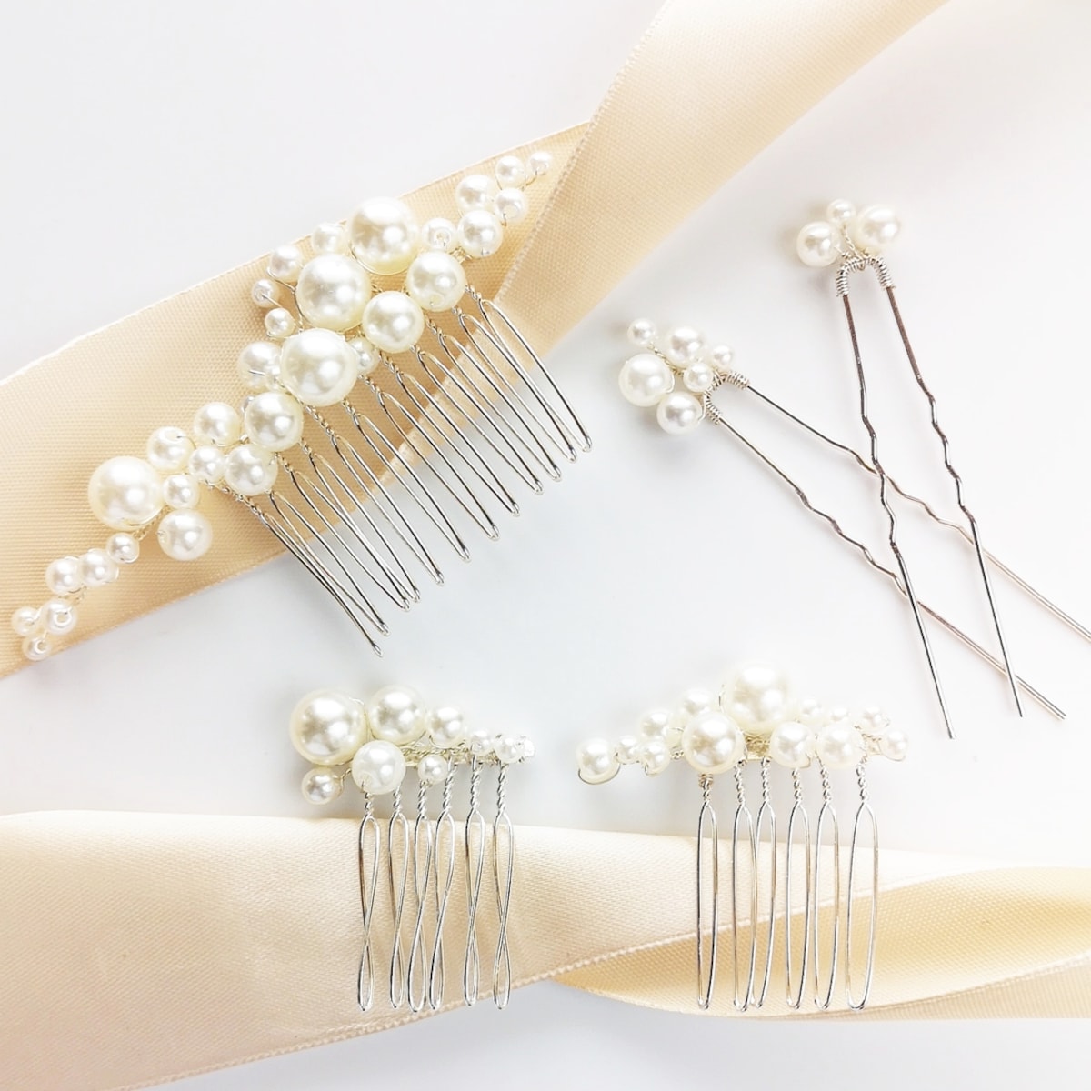 Zestaw ozdób ślubnych z perełkami srebrny