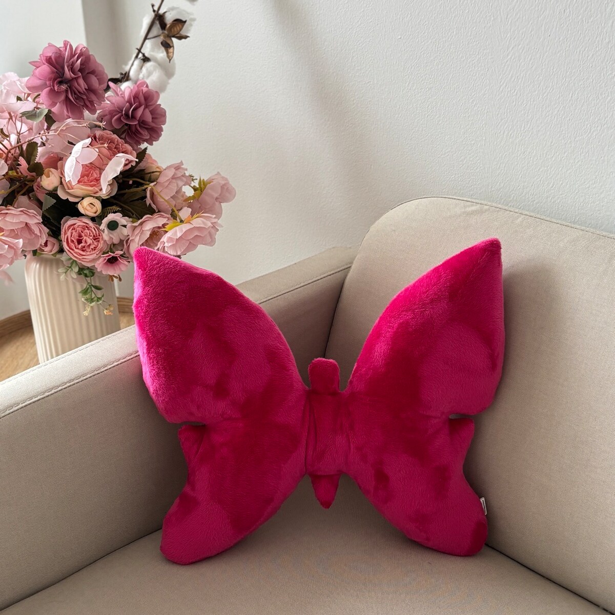 Poduszka dekoracyjna Motyl minky plusz fuksja