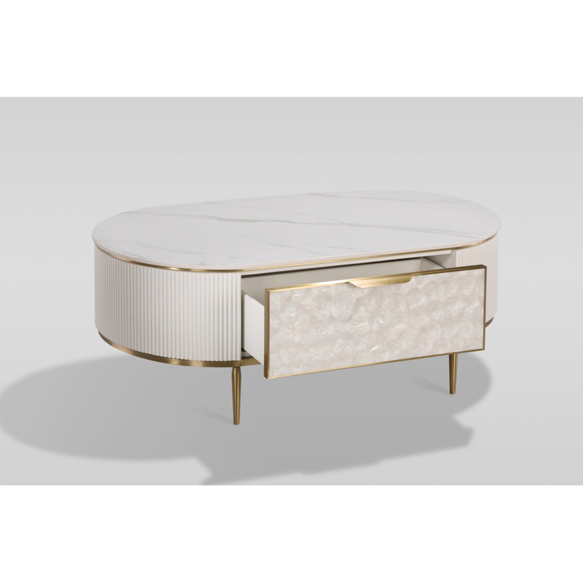 Kremowy stolik kawowy glamour Champion z muszlami i spiekiem 122x71x45